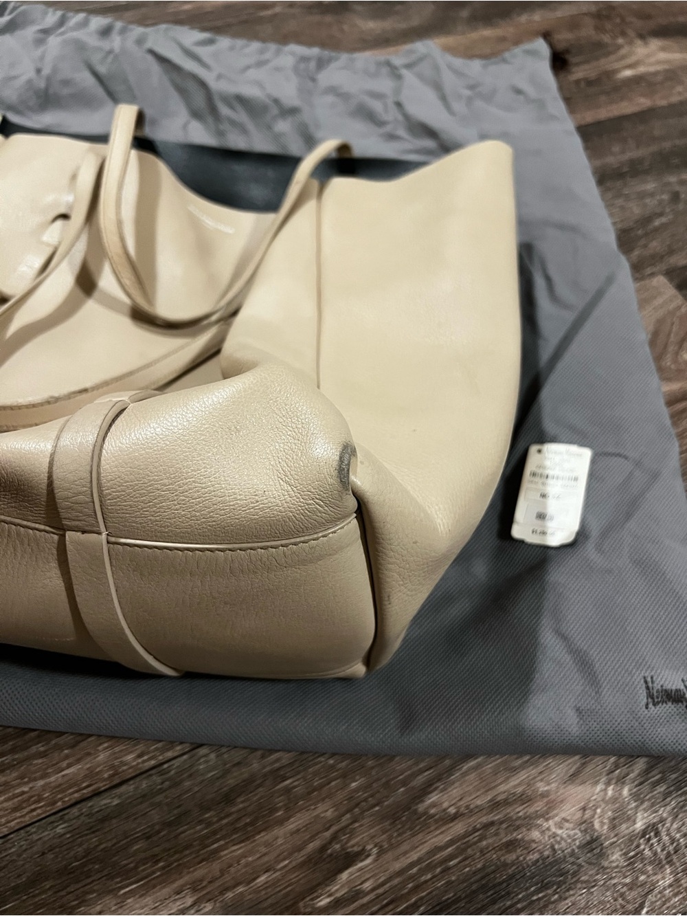 Balenciaga Everyday Beige Leather Tote Bag in Neutral Cream Tone - Picture 8 of 16
